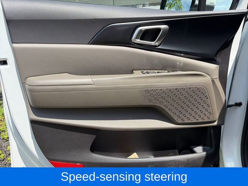 Used 2025 Kia Carnival FWD image 17