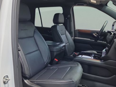 Used 2025 GMC Yukon Denali RWD image 15