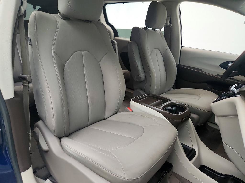 Used 2020 Chrysler Pacifica Touring FWD image 26