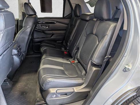 Used 2025 Honda Pilot Touring image 19