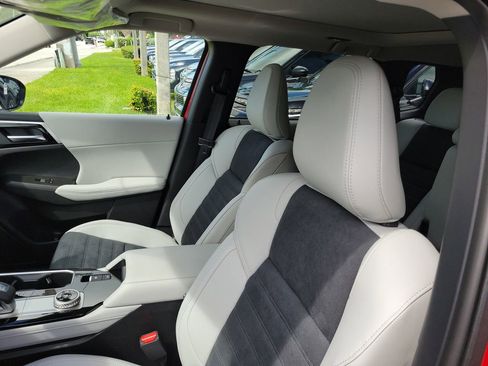 New 2025 Mitsubishi Outlander SE image 9