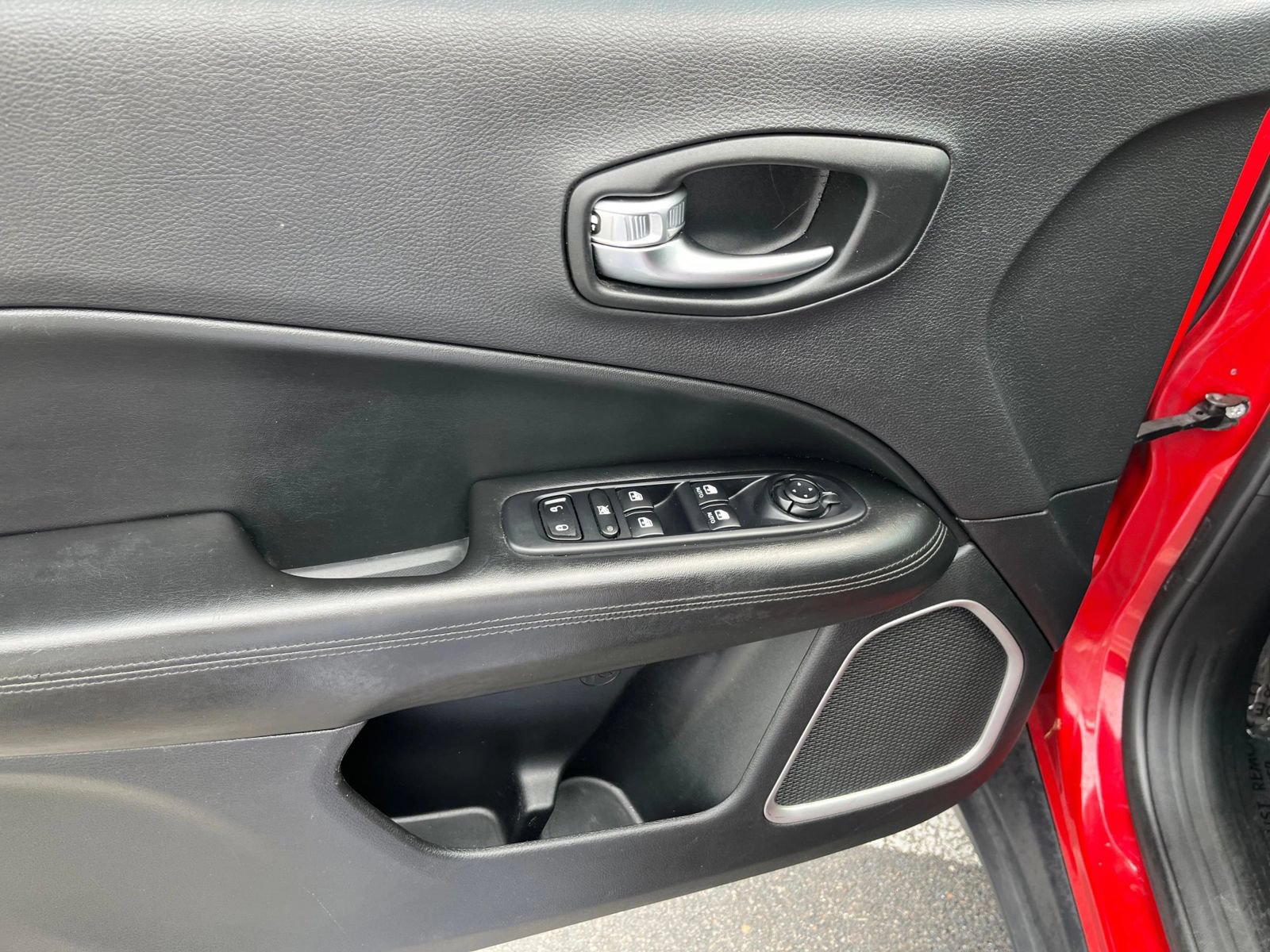 Used 2019 Jeep Compass Latitude AWD/4WD image 47