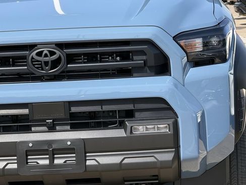 Used 2025 Toyota 4Runner SR5 AWD/4WD image 7