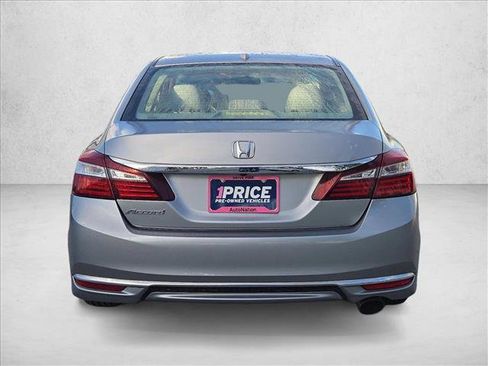 Used 2017 Honda Accord EX image 7