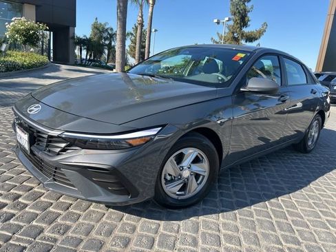 Certified 2026 Hyundai Elantra SE FWD image 2