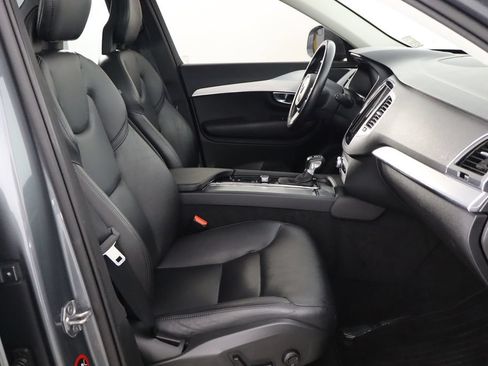 Used 2018 Volvo XC90 T5 Momentum w/ Convenience Package FWD image 18