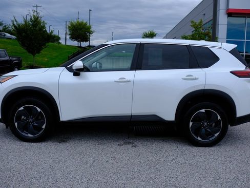 Used 2025 Nissan Rogue SV AWD/4WD image 6