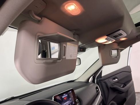 Used 2025 Nissan Rogue SV w/ SV Premium Package FWD image 37