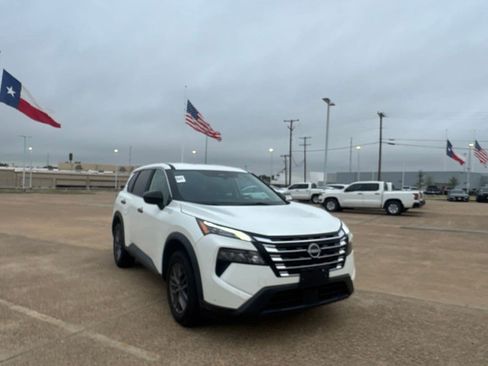 Used 2024 Nissan Rogue S AWD/4WD image 1