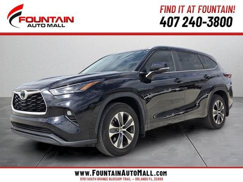 Used 2024 Toyota Highlander XLE FWD image 1