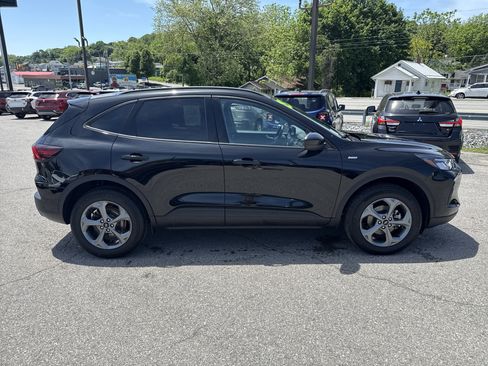 Used 2025 Ford Escape ST-Line Select AWD/4WD image 2