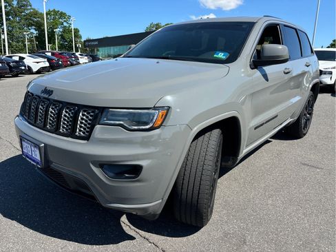 Used 2020 Jeep Grand Cherokee Altitude AWD/4WD image 5