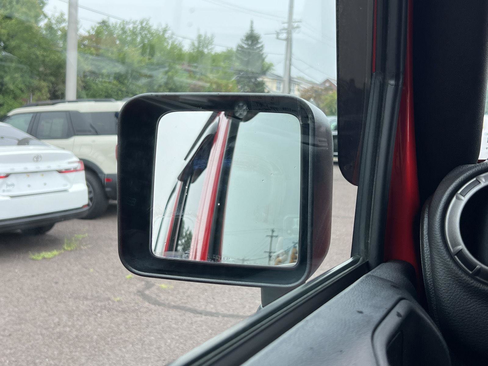 Used 2018 Jeep Wrangler Unlimited Sport AWD/4WD image 25