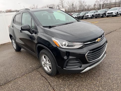 Used 2021 Chevrolet Trax LT w/ LT Convenience Package image 19