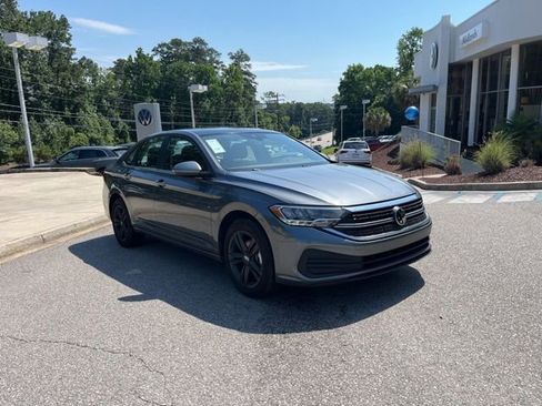 Used 2024 Volkswagen Jetta SE FWD image 1