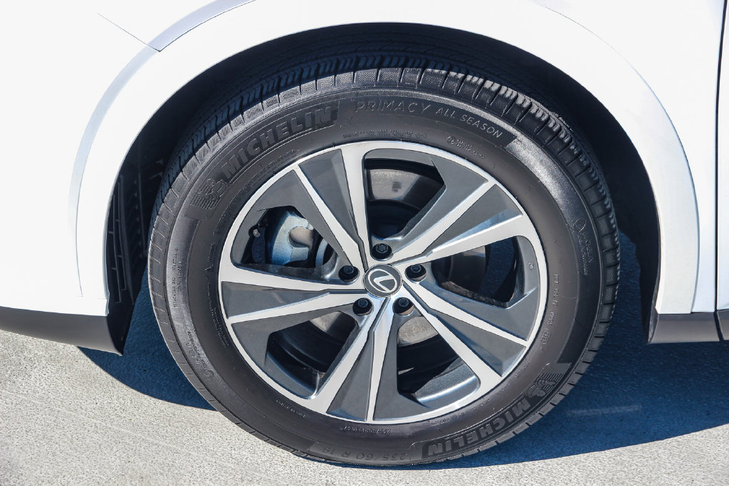 Certified 2025 Lexus RX 350 FWD w/ Accessory Package image 11