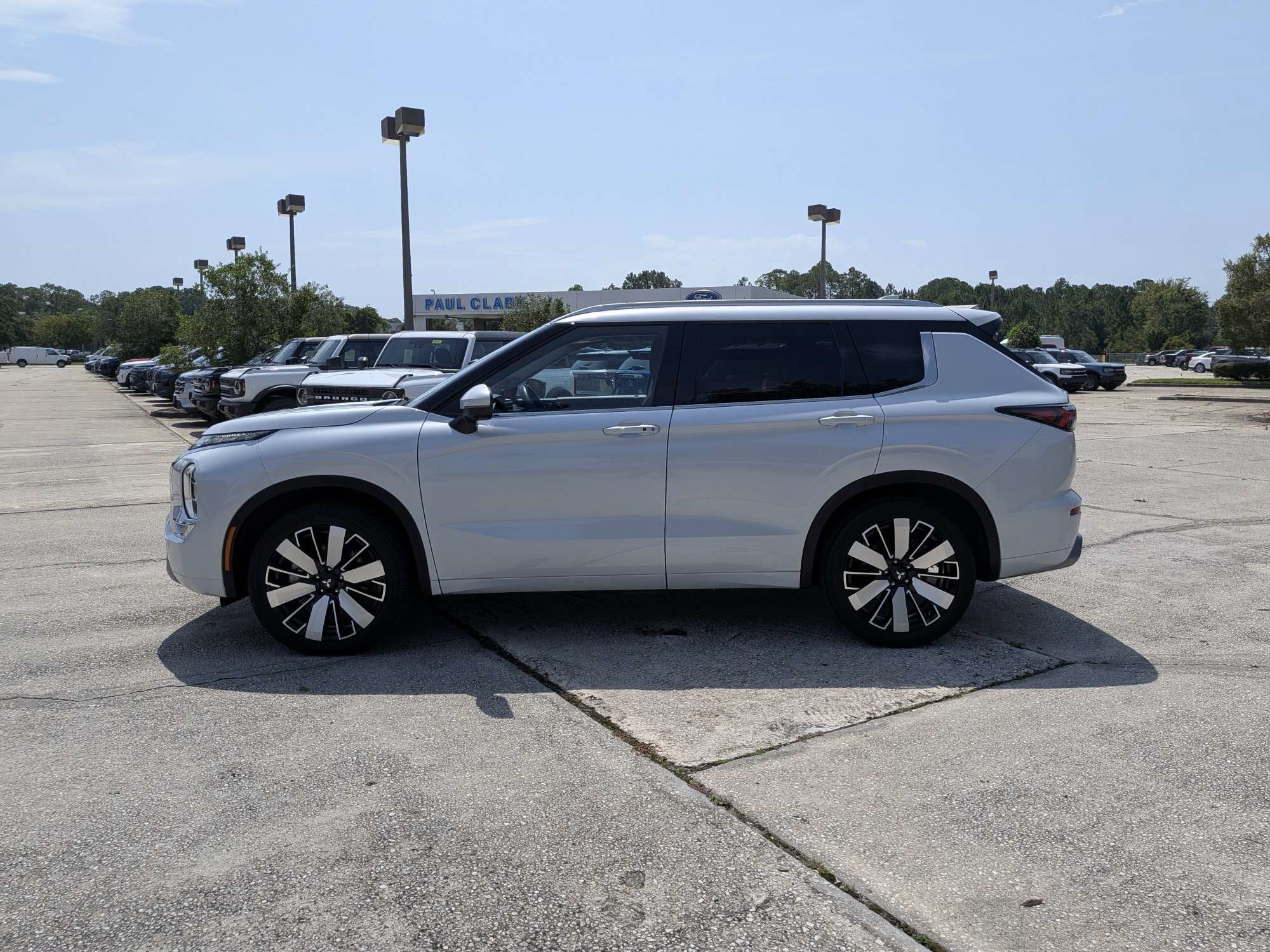 Used 2025 Mitsubishi Outlander SEL FWD image 7