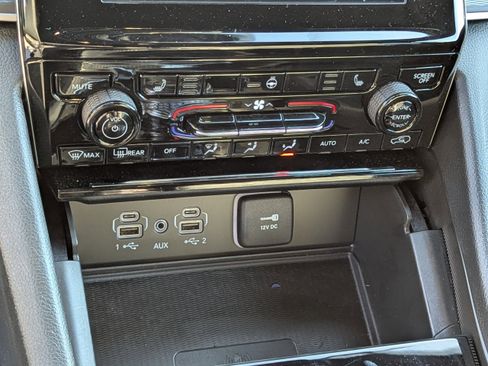 Used 2025 Jeep Grand Cherokee Altitude image 23