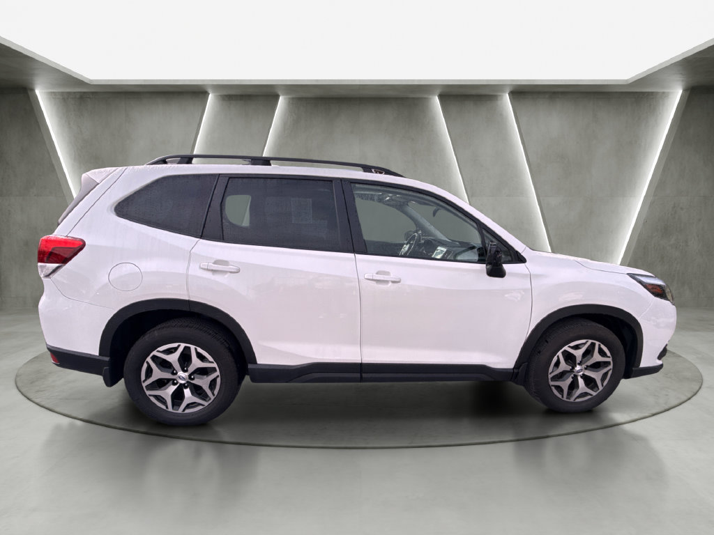 Used 2023 Subaru Forester Premium AWD/4WD image 2