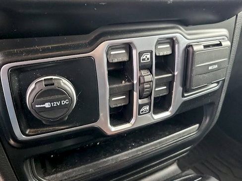 Used 2021 Jeep Wrangler Unlimited Sahara AWD/4WD image 28