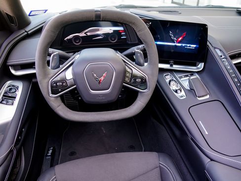 Used 2021 Chevrolet Corvette Stingray Preferred Cpe w/ Z51 Performance Package RWD image 23