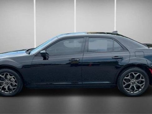Used 2018 Chrysler 300 S AWD/4WD image 13