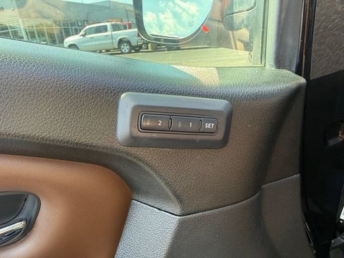 Used 2024 Nissan Titan Platinum Reserve w/ Moonroof Package RWD image 15