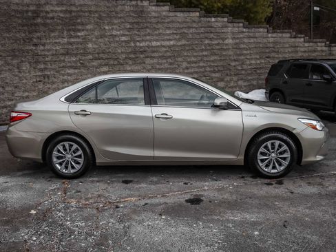 Used 2015 Toyota Camry LE image 4