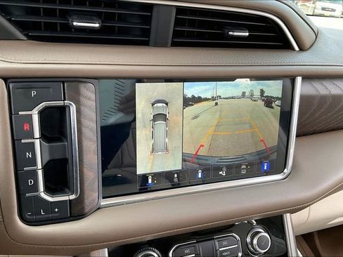 Used 2023 GMC Yukon Denali RWD image 11