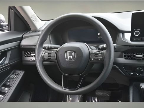 Used 2023 Honda Accord EX image 17