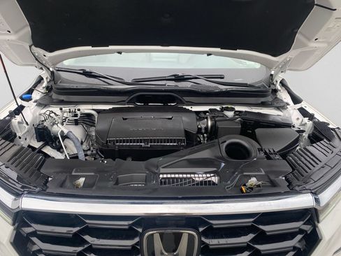 Used 2025 Honda Pilot Touring image 13