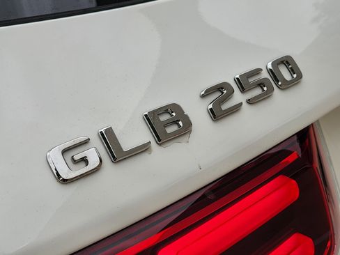 Used 2025 Mercedes-Benz GLB 250 image 25