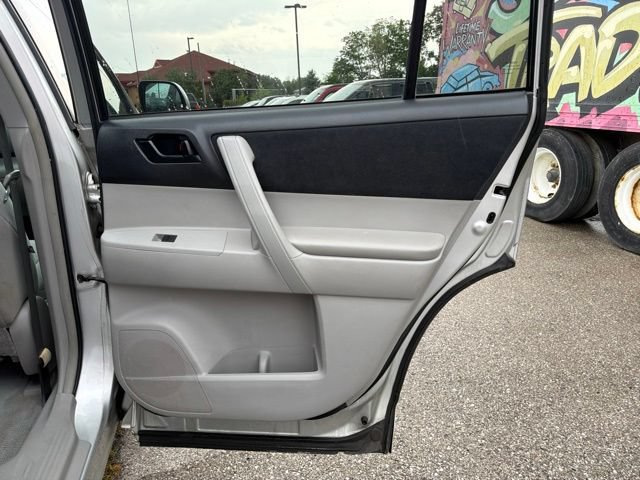 Used 2010 Toyota Highlander 4WD image 26