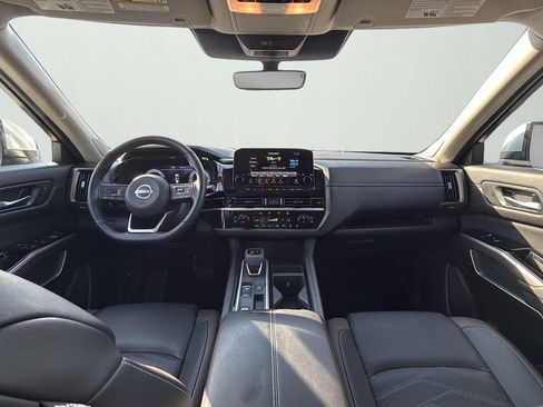 Used 2025 Nissan Pathfinder Platinum w/ Cargo Package image 13