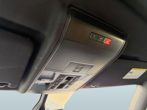 Used 2022 Volkswagen Atlas Cross Sport SE image 30