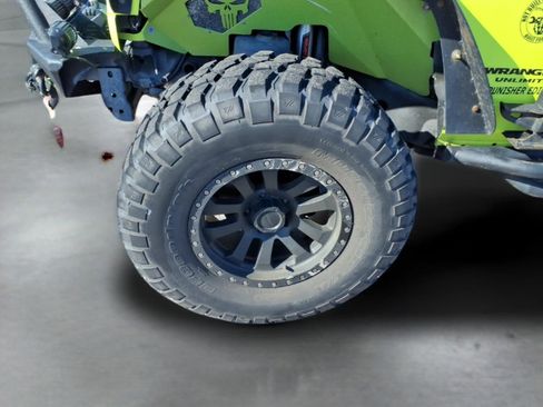 Used 2016 Jeep Wrangler Unlimited Rubicon w/ Connectivity Group image 14