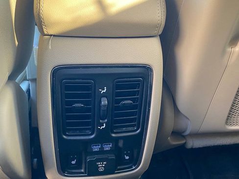 Used 2017 Jeep Grand Cherokee Limited AWD/4WD image 22