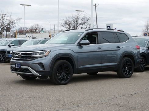 Certified 2023 Volkswagen Atlas SE image 3