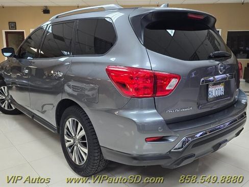 Used 2020 Nissan Pathfinder SV AWD/4WD image 4