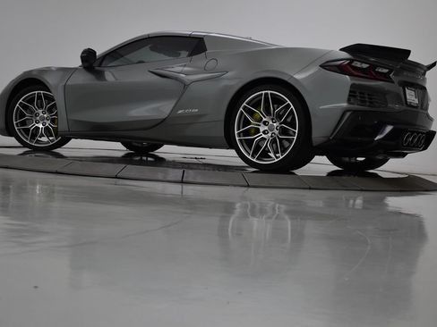 Used 2024 Chevrolet Corvette Z06 RWD image 11