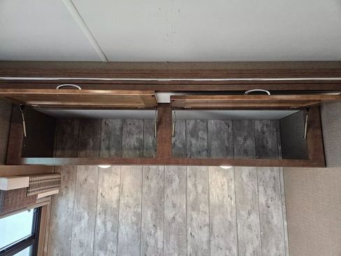 Used 2018 Ford E-450 and Econoline 450 Super Duty w/ Motorhome Prep Package image 39