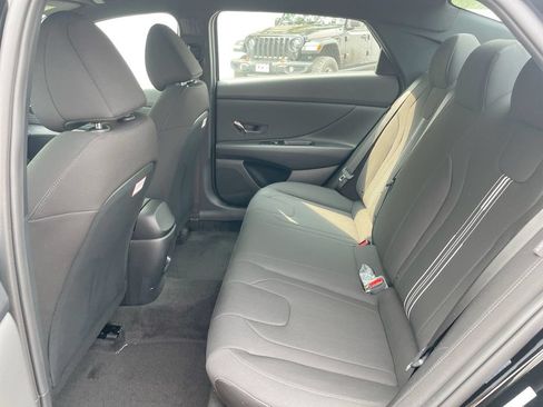 Used 2025 Hyundai Elantra Sport FWD image 48
