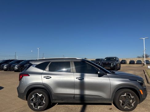 Used 2024 Kia Seltos EX image 8