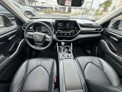 Used 2023 Toyota Highlander XLE AWD/4WD image 21
