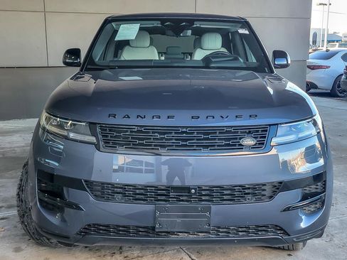 Used 2024 Land Rover Range Rover Sport SE image 4