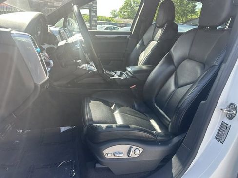 Used 2017 Porsche Cayenne Platinum Edition image 11