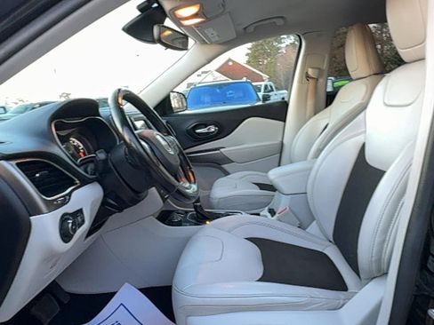 Used 2021 Jeep Cherokee Latitude Plus w/ Security Package image 20