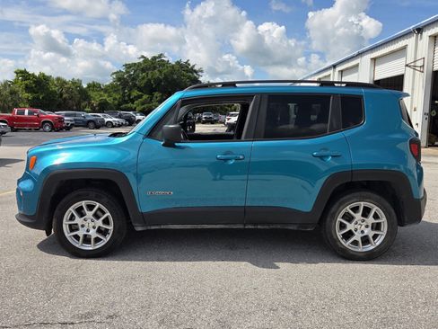 Used 2022 Jeep Renegade Latitude AWD/4WD image 2
