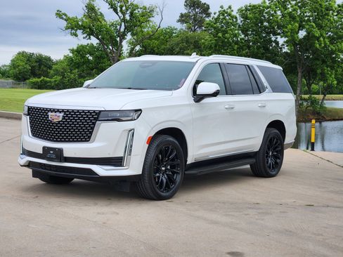 Certified 2022 Cadillac Escalade Premium Luxury RWD image 2