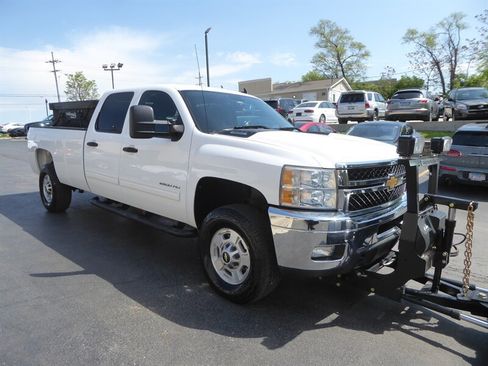 Used 2011 Chevrolet Silverado 2500 LT w/ Interior Plus Package AWD/4WD image 9
